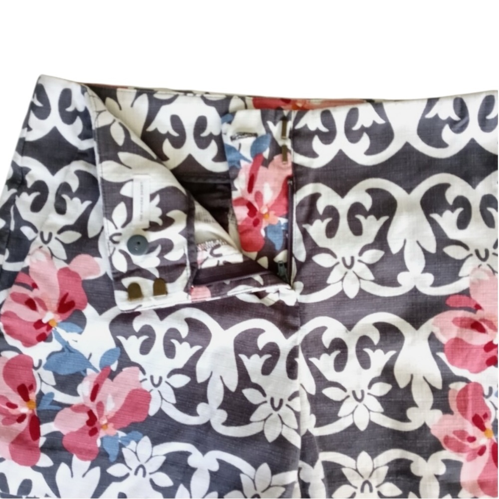 LOFT Floral Patterned Shorts in Blue/White/Pink Size 12 -- SO PRETTY - Picture 6 of 9